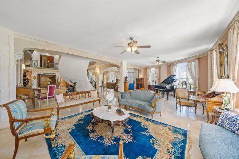 Купить кондоминиум в Сарасота, Флорида 10 комнат, 667.78м2, № 2125493 - фото 16
