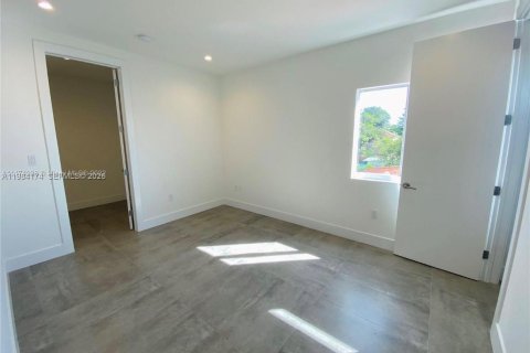 Townhouse in Miami, Florida 3 bedrooms, 199.74 sq.m. № 2045344 - photo 10
