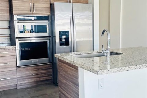 Townhouse in Miami, Florida 3 bedrooms, 199.74 sq.m. № 2045344 - photo 15