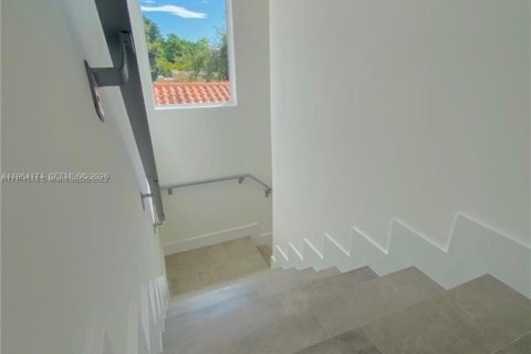 Townhouse in Miami, Florida 3 bedrooms, 199.74 sq.m. № 2045344 - photo 12