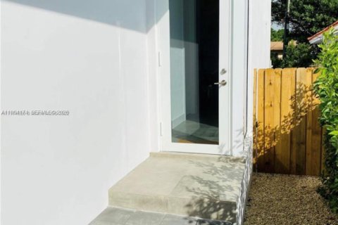 Townhouse in Miami, Florida 3 bedrooms, 199.74 sq.m. № 2045344 - photo 2