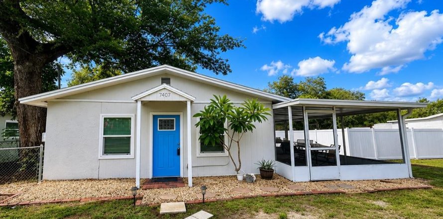 House in Tampa, Florida 2 bedrooms, 95.69 sq.m. № 2223379