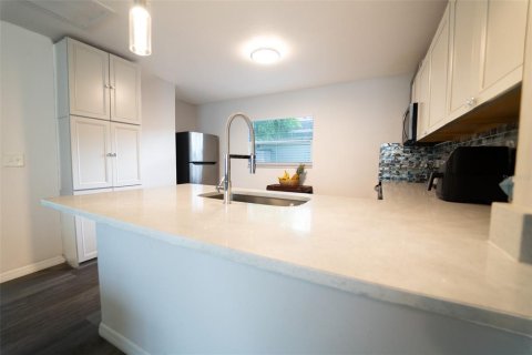House in Tampa, Florida 2 bedrooms, 95.69 sq.m. № 2223379 - photo 6
