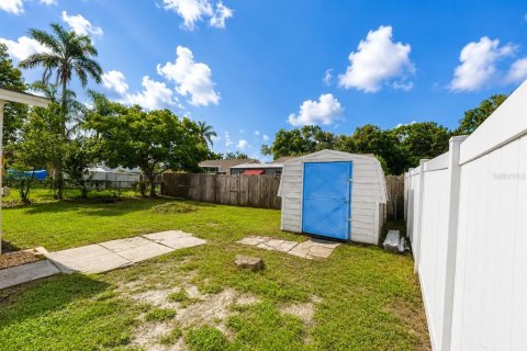 House in Tampa, Florida 2 bedrooms, 95.69 sq.m. № 2223379 - photo 15
