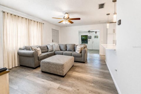 House in Tampa, Florida 2 bedrooms, 95.69 sq.m. № 2223379 - photo 4
