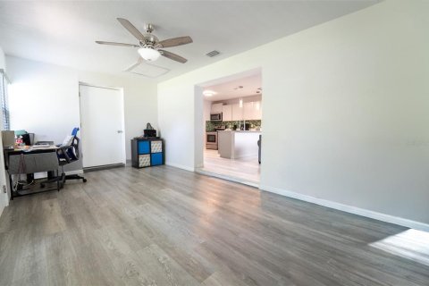 House in Tampa, Florida 2 bedrooms, 95.69 sq.m. № 2223379 - photo 10