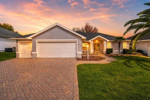 House in Summerfield, Florida 3 bedrooms, 178.28 sq.m. № 2131593