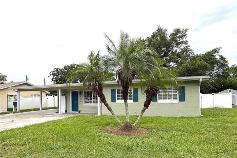 House in Orlando, Florida 4 bedrooms, 192.31 sq.m. № 1776570 - photo 1