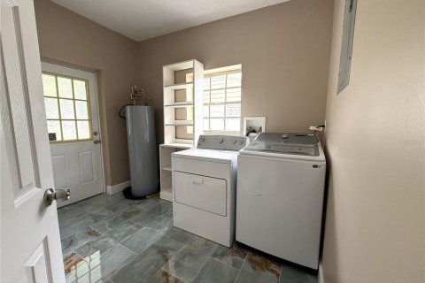 House in Orlando, Florida 4 bedrooms, 192.31 sq.m. № 1776570 - photo 2