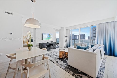 Condominio en venta en Fort Lauderdale, Florida, 2 dormitorios, 109.25 m2 № 1889548 - foto 18