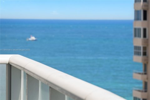 Condominio en venta en Fort Lauderdale, Florida, 2 dormitorios, 109.25 m2 № 1889548 - foto 10