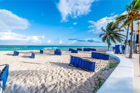 Condominio en venta en Fort Lauderdale, Florida, 2 dormitorios, 109.25 m2 № 1889548 - foto 6