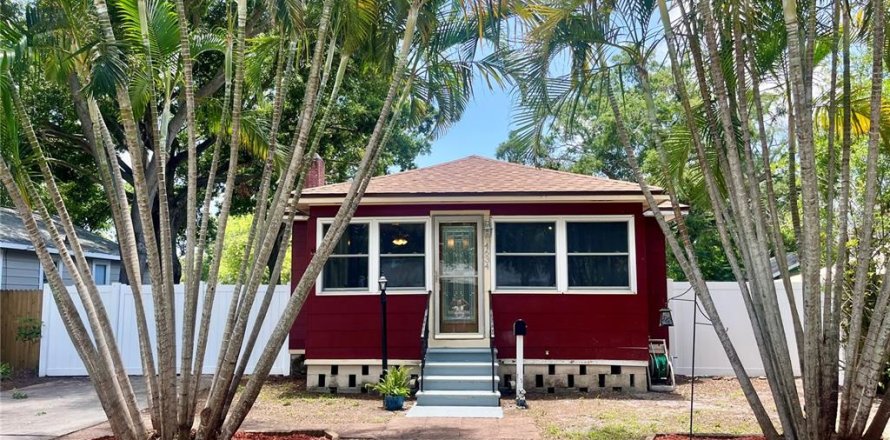 House in Saint Petersburg, Florida 2 bedrooms, 83.24 sq.m. № 1778399