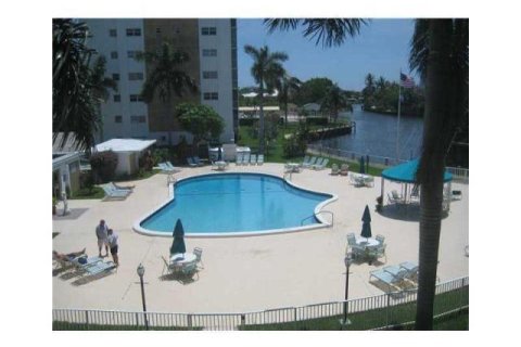 Condominio en alquiler en Oakland Park, Florida, 1 dormitorio, 55.74 m2 № 1172822 - foto 1