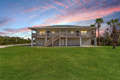 House in Terra Ceia, Florida 6 bedrooms, 200.67 sq.m. № 1582213 - photo 2