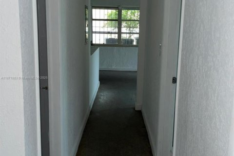 House in Fort Lauderdale, Florida 3 bedrooms, 103.68 sq.m. № 1922917 - photo 8