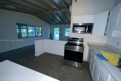 House in Fort Lauderdale, Florida 3 bedrooms, 103.68 sq.m. № 1922917 - photo 3