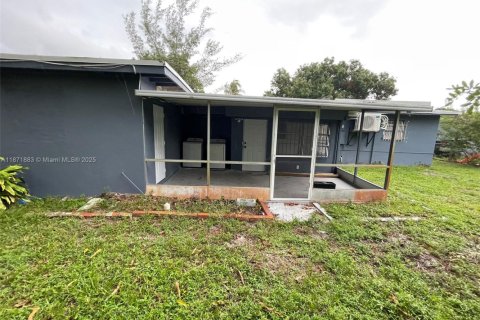 House in Fort Lauderdale, Florida 3 bedrooms, 103.68 sq.m. № 1922917 - photo 13