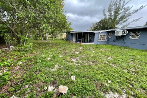 House in Fort Lauderdale, Florida 3 bedrooms, 103.68 sq.m. № 1922917 - photo 11