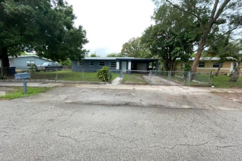 House in Fort Lauderdale, Florida 3 bedrooms, 103.68 sq.m. № 1922917 - photo 2