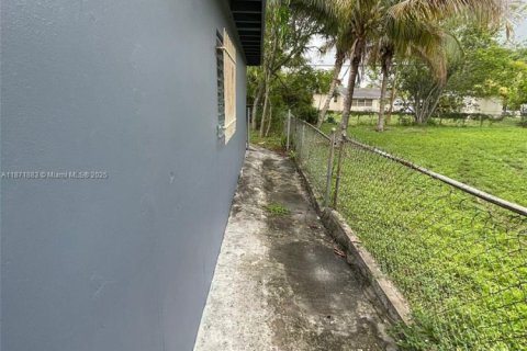 House in Fort Lauderdale, Florida 3 bedrooms, 103.68 sq.m. № 1922917 - photo 14