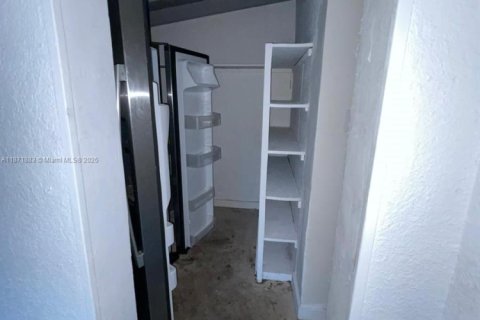 House in Fort Lauderdale, Florida 3 bedrooms, 103.68 sq.m. № 1922917 - photo 7
