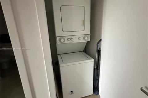 Condo in Miami, Florida  № 1922097 - photo 9