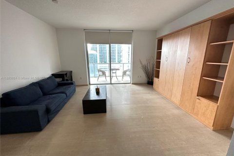 Condo in Miami, Florida  № 1922097 - photo 1