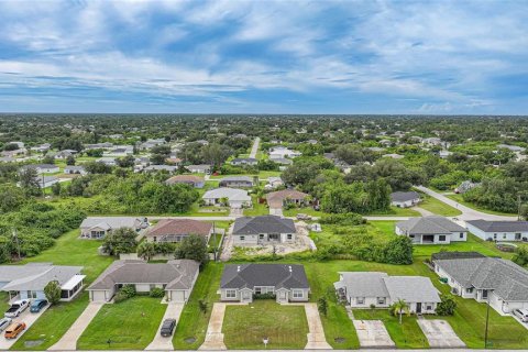Immobilier commercial à vendre à Englewood, Floride: 4 chambres, 194.72 m2 № 2238833 - photo 2