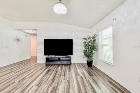 House in TIVOLI RESERVE in Davenport, Florida 4 bedrooms, 184.23 sq.m. № 1904581 - photo 14