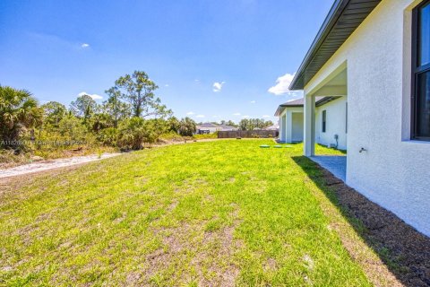 Commercial property in Lehigh Acres, Florida 274.62 sq.m. № 1794160 - photo 8