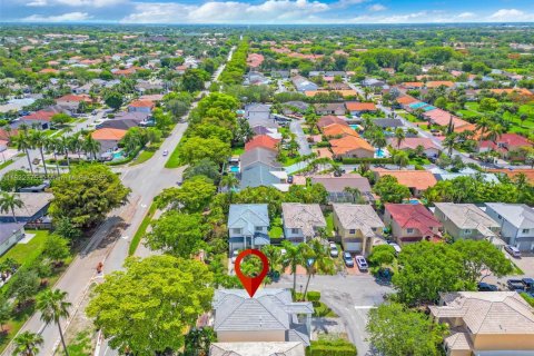 Casa en venta en Miami, Florida, 4 dormitorios, 213.86 m2 № 1785761 - foto 3