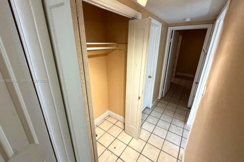 Снять в аренду виллу или дом в Майами, Флорида 3 спальни, 139.35м2, № 2080654 - фото 8