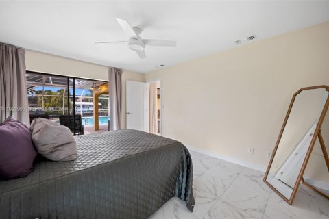 House in Cape Coral, Florida 4 bedrooms, 265.33 sq.m. № 2068767 - photo 20