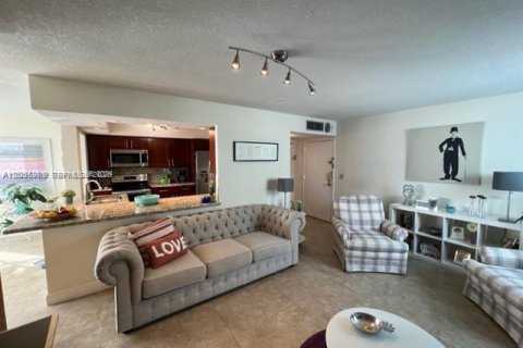 Condominio en North Miami Beach, Florida, 2 dormitorios  № 2168529