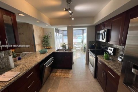 Condominio en venta en North Miami Beach, Florida, 2 dormitorios, 112.69 m2 № 2168529 - foto 4
