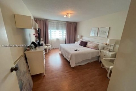 Condominio en venta en North Miami Beach, Florida, 2 dormitorios, 112.69 m2 № 2168529 - foto 10