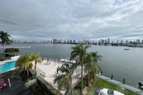 Condominio en venta en North Miami Beach, Florida, 2 dormitorios, 112.69 m2 № 2168529 - foto 6