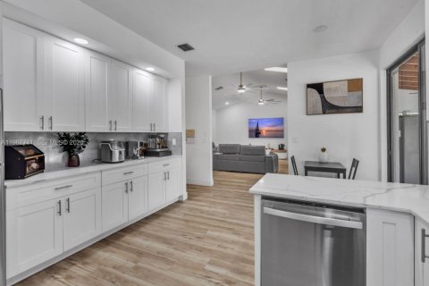 Купить виллу или дом в Майами, Флорида 3 спальни, 236.16м2, № 2047188 - фото 26