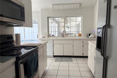House in Brandon, Florida 3 bedrooms, 168.71 sq.m. № 1853278 - photo 9
