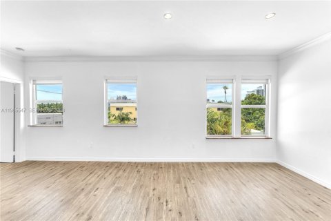 Condominio en venta en Miami Beach, Florida, 2 dormitorios, 65.03 m2 № 2027843 - foto 4