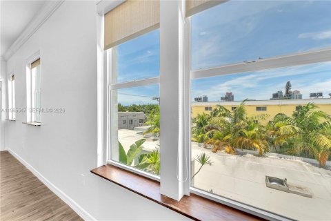 Condominio en venta en Miami Beach, Florida, 2 dormitorios, 65.03 m2 № 2027843 - foto 11