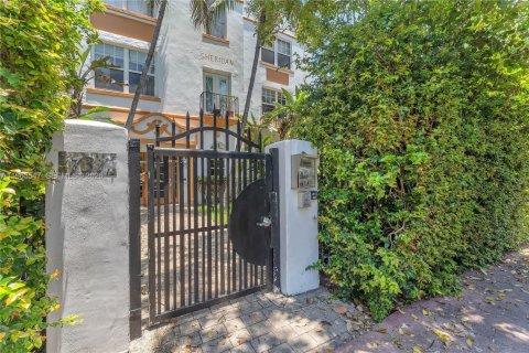 Condominio en venta en Miami Beach, Florida, 2 dormitorios, 65.03 m2 № 2027843 - foto 2