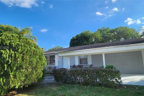 Villa ou maison à louer à North Lauderdale, Floride: 3 chambres, 114.64 m2 № 2025187 - photo 3