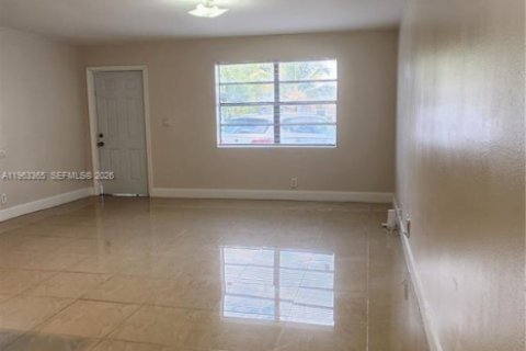 Villa ou maison à louer à North Lauderdale, Floride: 3 chambres, 114.64 m2 № 2025187 - photo 8