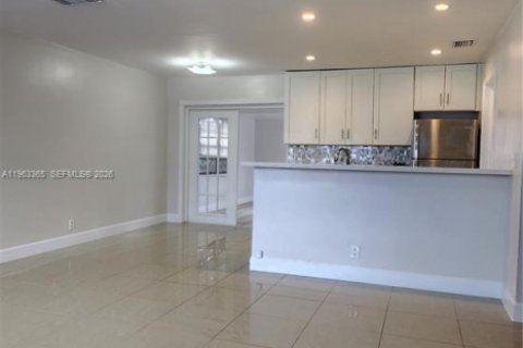 Villa ou maison à louer à North Lauderdale, Floride: 3 chambres, 114.64 m2 № 2025187 - photo 5