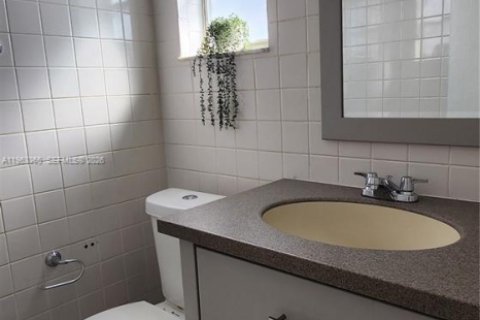 Villa ou maison à louer à North Lauderdale, Floride: 3 chambres, 114.64 m2 № 2025187 - photo 17