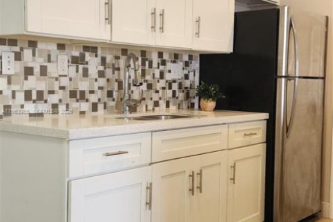 Villa ou maison à louer à North Lauderdale, Floride: 3 chambres, 114.64 m2 № 2025187 - photo 6