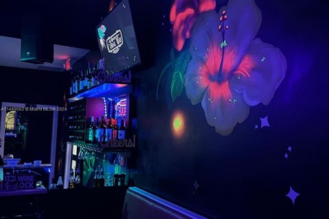 Propiedad comercial en venta en Miami, Florida № 1985662 - foto 28