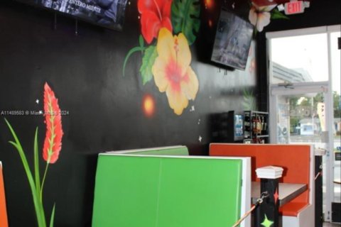 Propiedad comercial en venta en Miami, Florida № 1985662 - foto 13